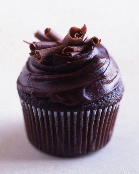 Devil's Food #Chocolate Cupcakes Devils Food Cupcake, Devils Food Cupcakes, Recipes Cheese, Food Cupcakes, Dessert Oreo, Martha Stewart Recipes, Devils Food, Cheese Boards, Yummy Cupcakes