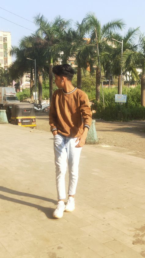 College Outfits Men, Simple Poses, Brother Photos, Boy Blurred Pic, Asthetic Picture, Smart Boy, Insta Profile, Mens Casual Dress Outfits, Insta Profile Pic