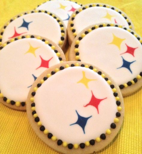 Royal Icing Steelers Cookies Superbowl Sweets, Steelers Cookies, Nfl Cookies, Superbowl Cookies, Steelers Party, Cookies Football, Cookie Flooding, Royal Icing Cookies Recipe, Sports Cookies