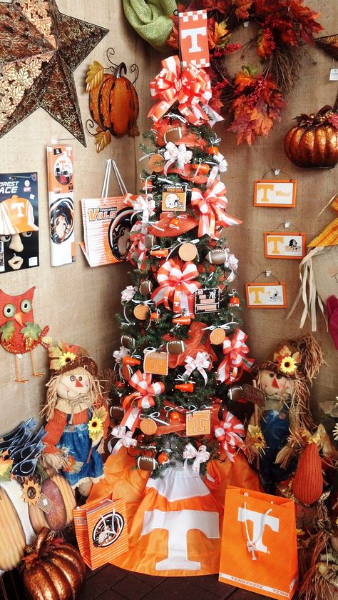 UT Vols decorated tree! Show your support for the University of Tennessee with this awesome UT tree! Go Vols!  #utvols Tennessee Vols Christmas, Tennessee Christmas Tree, Tennessee Vols Christmas Tree, Tennessee Decor, Ut Knoxville, Volunteer Christmas, University Of Tn, Ut Vols, Tn Football