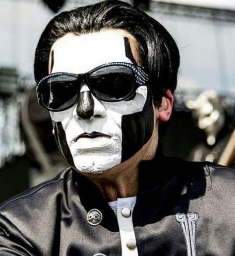 #ghost #ghostband #papaemeritus #papaemeritusi #papaemeritusii #paparmeritusiii #tobiasforge #ghoul  #metal #metalmusic #swedishmetal… Papa Emeritus Iii Fanart, Terzo Fanart, Papa Ghost, Papa Iii, Ghost Banda, Tobias Forge, Ghost Album, Ghost Videos, Papa Emeritus