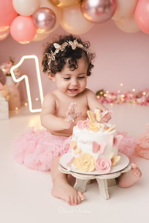 Pink One Year Photoshoot, First Birthday Shoot Girl, Photoshoot Ideas 1st Birthday, 1st Birthday Smash Cake Photoshoot, Milestone Photoshoot Ideas, Baby Month Pictures, 1st Birthday Cake Smash Photoshoot, Cake Smash Theme Ideas, 1st Year Photoshoot