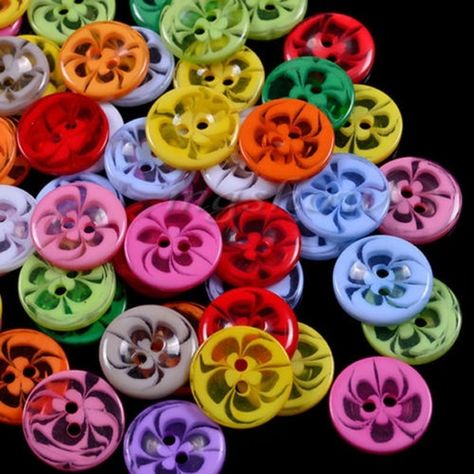 Sewing Scrapbook, Resin Buttons, Diy Buttons, Flower Resin, Knitting Supplies, Button Art, Button Crafts, Button Flowers, Gift Card Shop