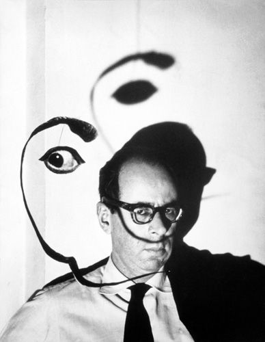 Philippe Halsman - PAR586331 Surrealist Photographers, Philippe Halsman, A Level Photography, Classic Photography, Surreal Photos, History Of Photography, Famous Photographers, Magnum Photos, Black And White Aesthetic