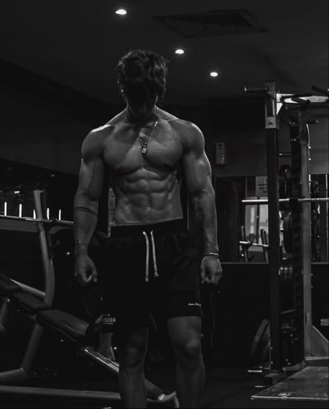 Gym Men Motivation, Men Motivation, Gym Poses, Aesthetics Bodybuilding, Physique Goals, Gym Aesthetics, Perfect Physique, Workout Pics, Gym Pics