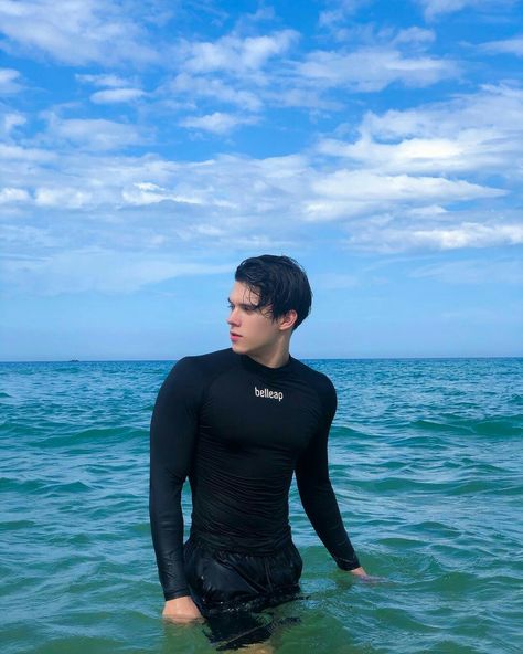 Wetsuit Aesthetic Men, Wetsuit Aesthetic, Rashguard Outfit, Venom Suit, Wetsuit Men, Lycra Men, Muslim Men, Aesthetic Photography Grunge, Aesthetic Guys