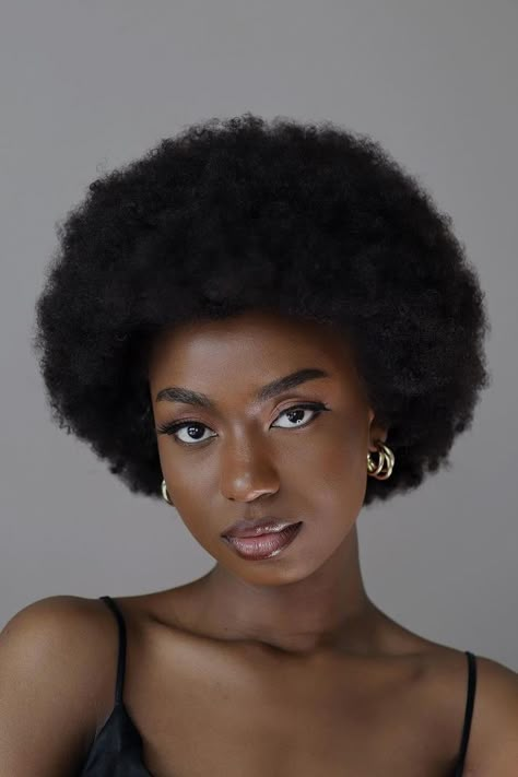 Afro Hairstyles for Black Women Short Afro Styles, Cabello Afro Natural, Afro Natural, Natural Afro, Short Afro, Natural Afro Hairstyles, Afro Style, Afro Textured Hair, Pelo Afro