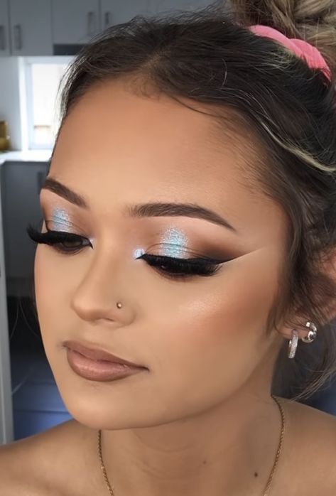 Bride Eyeshadow Looks, Eye Makeup With Light Blue Dress, Full Face Makeup Prom, Blue Formal Dress Makeup, Light Blue Wedding Makeup, Mamma Mia Makeup Looks, Light Blue And Silver Makeup Looks, Baby Blue Quince Makeup, Makeup Look For Blue Dress