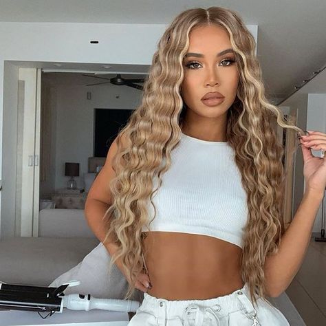 OFFICIAL FREEDOM COUTURE (@freedomcoutureofficial) • Instagram photos and videos Samantharaynerx Instagram, Birthday Hairstyles, Crimped Hair, Blonde Curly Hair, Curly Hair Extensions, Foto Poses, Long Blonde, Hair Stylist Life, Long Blonde Hair