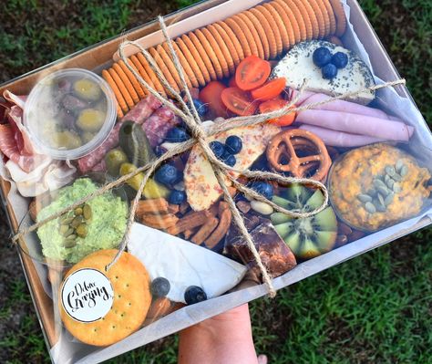 151 Likes, 16 Comments - Deluxe Grazing (@deluxegrazing) on Instagram: “Introducing our beautiful new GRAZING BOXES!!! 😱👏🏻🎉 A perfect alternative for destination picnics…” Charcuterie Picnic, Grazing Boxes, Breakfast Basket, Easy Taco Recipes, Graze Box, Picnic Box, Bento Box Kids, Grazing Table, Party Food Platters