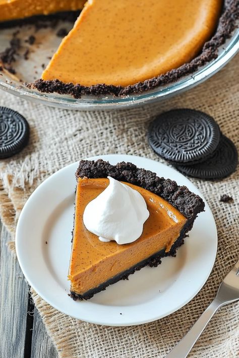 Indulge in a delightful fall treat with this irresistible pumpkin pie with Oreo crust recipe. The combination of smooth, spiced pumpkin filling and crunchy chocolate cookie crust is sure to be a hit at your next gathering. This dessert is easy to make and perfect for autumn celebrations or holiday dinners. Treat yourself and your loved ones to a slice of this decadent pie – you won't be disappointed! Pumpkin Pie Chocolate Crust, Pumpkin Pie Oreo Crust, Oreo Pumpkin Pie, Pumpkin Pie With Chocolate Crust, Pumpkin Pie With Oreo Crust, Chocolate Pumpkin Pie Recipe, Pumpkin Chocolate Pie, Pie With Oreo Crust, Oreo Crust Recipe