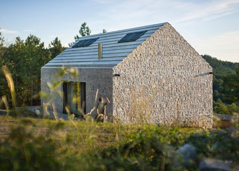 Rural Slovenian cottage has walls of stone set into concrete Compact House, Concrete Home, Farm Buildings, Building A Shed, Building Structure, Stone Houses, Stone House, Taos, Barn House