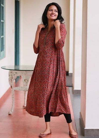 Cotton Kurti Designs Red Kalamkari Kurta, Kurtha Designs Latest, Cotton Kurti Design, Kurti Straight, Jacket Style Kurti, Printed Kurti Designs, Frock Models, Stylish Kurtis Design, Anarkali Dress Pattern