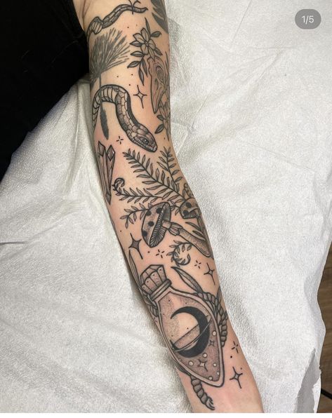 Female Sleeve Tattoos, Sleeve Tattoos Ideas, Tattoo Sleeve Filler, Female Sleeve, Jesus Love, Arm Sleeve Tattoos, Thigh Tattoos Women, Sleeve Tattoos For Women, Tattoo Sleeve