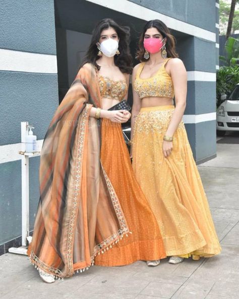 Celebrity Wedding Guest, Indian Wedding Outfits Guest, Shanaya Kapoor, Rhea Kapoor, Simple Lehenga, Wedding Guest Outfits, Wedding Guest Outfit Summer Casual, Yellow Lehenga, Celebrity Wedding