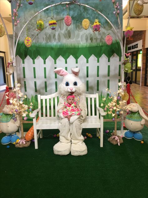 Easter Bunny Photoshoot Ideas, Easter Bunny Backdrop Ideas, Easter Bunny Photo Booth, Easter Photography Ideas Indoor, Easter Bunny Photoshoot, Easter Backdrop Ideas, Easter Set Up Photography, Easter Bunny Pictures With Kids, Easter Bunny Photo Backdrop