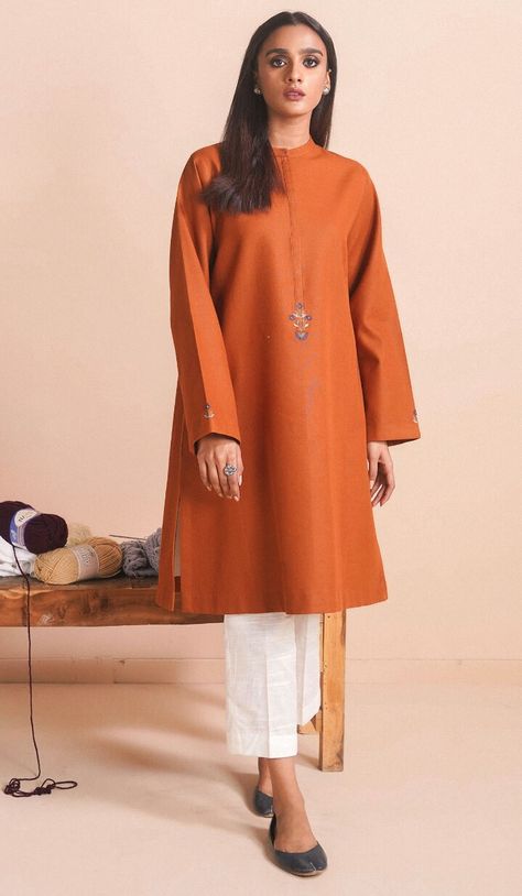 Pakistani Dresses Party Wear, Style Outfits Summer, Pakistani Dresses Party, Party Wear Casual, Summer Vibes Aesthetic, Smart Casual Dress, Designer Kurta, Kurta Style, Designer Kurti Patterns