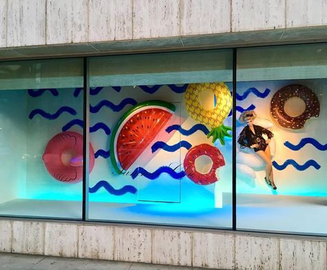 Beach Ball Window Display, Clothing Store Displays, Church Windows, Beach Shop, Shop Window Design, Store Windows, Shop Window Displays, Library Displays, Up Book