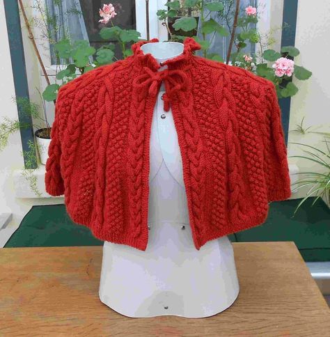 Capeline au tricot Cape Au Crochet, Winter Time, Ponchos, Knitted Scarf, Cape, Couture, France, Knitting, Crochet