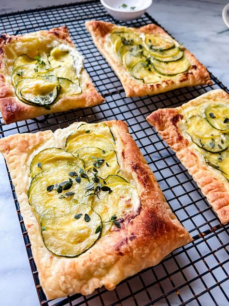 Ina Garten's Goat Cheese and Zucchini Tart Recipe only made using puff pastry instead of pie crust Upside Down Tart, Zucchini Goat Cheese, Using Puff Pastry, Cheese Zucchini, Zucchini Tart, Goat Cheese Tart, Apple Puff Pastry, Puff Pastry Tart, Cheese Tart