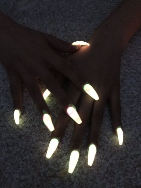 Glowing Nails, Dark Acrylic Nails Designs, Glow In The Dark Nails, Dark Acrylic Nails, Really Long Nails, Swirl Nail Art, Bad Nails, Neon Acrylic Nails, Uv Nails