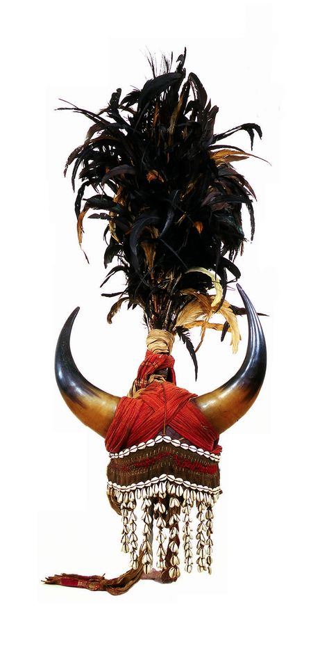 Dantewara, Chhattisgarh, India: Headdress of the Bison Horn Maria. c. early 20th Century. Made of bamboo, horn, cock-feathers, cloth, and cowry shells. H: 85 cm. This polished horn headdress is made only by the Bison Horn Maria tribe for their festivals and dances. Edited. Grassi Museum für Völkerkunde, Leipzig Chhattisgarh Culture Drawing, Chhattisgarh Culture, Horn Headdress, Travel Countries, Namaste India, Gond Painting, Best Marvel Characters, Green Screen Background Images, Forest Scenery