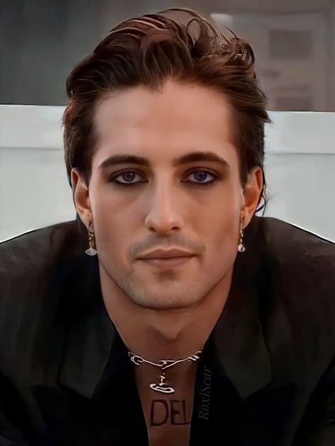 Damiano David Photoshoot, Vampire Men’s Makeup, Male Pirate Makeup, Men Smokey Eye, Vampire Men Makeup, Men’s Eyeliner, Men Wearing Eyeliner, Eyeliner Male, Guy Makeup Looks