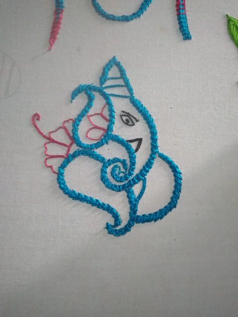 Fish Born Stitch Embroidery, Chotti Stitch Design Drawing, Aari Stitches, Bedsheets Ideas, Ganpati Drawing, Mouse Drawings, Embroidered Canvas Art, Butterfly Art Drawing, Aari Design