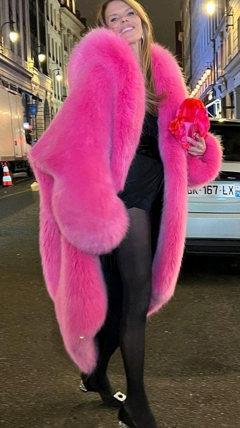 Pink Fur Outfit, Pink Fur Jacket, Fur Outfit, Denver Fashion, Fabulous Fox, Fur Coat Fashion, Fluffy Jacket, Fluffy Sweater, High Fashion Outfits