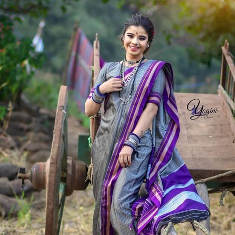 Erkal Saree, Ilkal Saree Blouse Designs, Irkal Saree, Ilkal Saree, Traditional Photography, Marathi Bride, Long Blouse Designs, Nauvari Saree, Saree Jewellery