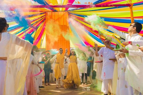 Holi Party Ideas, Holi Theme, Holi Party, Bride Entry, Mumbai Wedding, Holi Colors, Holi Celebration, Indian Men, Romantic Novel