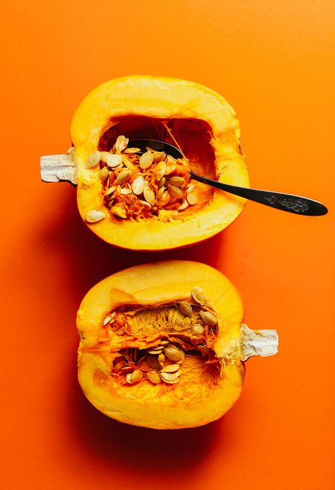 How To Roast Pumpkin, Homemade Vegetable Broth, Winter Squash Recipes, Quinoa Chili, Seeds Benefits, Pumpkin Recipes Easy, Happy Autumn, Homemade Pumpkin Puree, Minimalist Baker