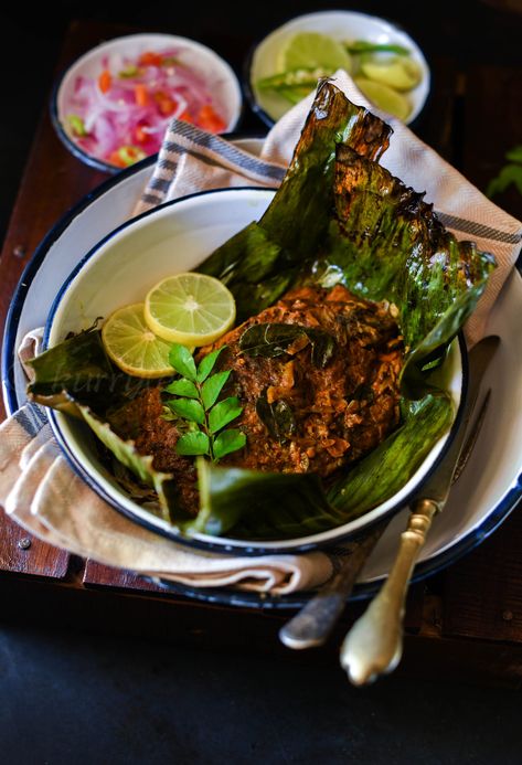 Kerala Fish Curry, Persian Rice, Fish Wrap, Kerala Food, No Flour Cookies, Coconut Milk Curry, Fish Curry, Baking Tray, Sliced Tomato