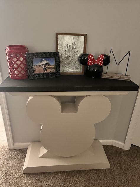 Mickey Mouse Furniture, Mickey Mouse Living Room, Disney Decorations, Disney Themed Rooms, Casa Disney, Disney Office, Disney Craft, Disney House, Disney Room Decor