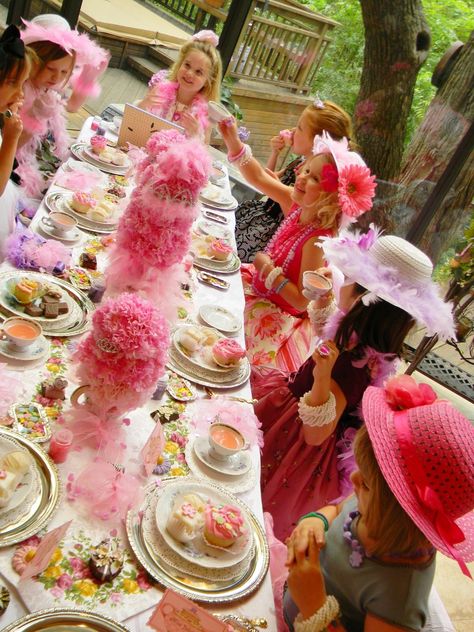 Sweet girls party. Tutu Tea Party, Pretty Pretty Princess Party, Kids Tea Party Ideas, Princess Birthday Party Food, Toddler Tea Party, Princess Tea Party Birthday, Adult Tea Party, Kids Tea Party, Girls Birthday Party Decorations