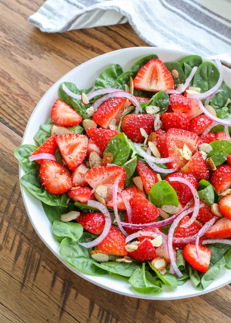 Sweet and tangy strawberry spinach salad is a classic salad that everyone loves! Salad Pictures, Spinach Salad With Strawberries, Strawberry Walnut Salad, Orzo Salat, Spinach Salad Dressing, Salad With Strawberries, Strawberry Salad Recipe, Baby Spinach Salads, Spinach Salad With Chicken