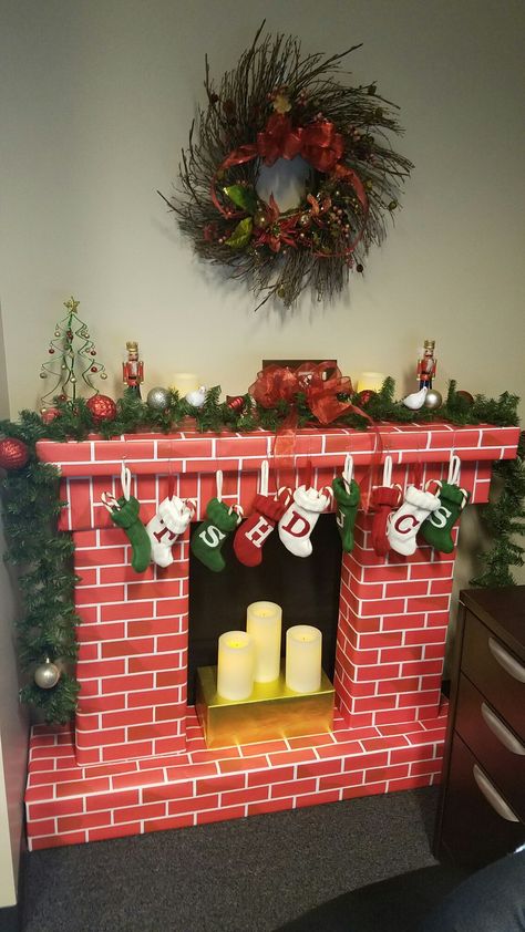 Fireplace Made Out Of Boxes, Fake Fireplace Christmas Decor, How To Make A Fireplace Out Of Boxes, Box Fireplace Cardboard, Paper Fireplace, Cardboard Christmas Decorations, Diy Christmas Fireplace, Christmas Wrapping Diy, Xmas Fireplace