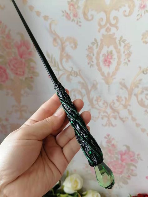 Product: Magic Wand Material: wood, polyester, crystals, resin Length: about 30cm Weight: about 300g All wands will get a free gift box. All wands are handmade and production time is approximately 1-2 weeks. If you want to use it as a gift for your friend's birthday, please place an order asap and leave the date you want to use it. All wands are original designs, it may not be perfect, but it must be unique. Looking forward to your visit! Hogwarts Wands, Slytherin Wand Ideas, Slytherin Wand, Fantasy Wand, Wand Aesthetic, Wands Ideas, Aesthetic Wands Harry Potter, Pretty Wand, Wand Designs