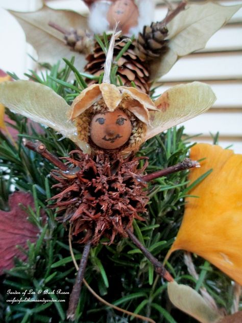 DIY ~ Natural Fairy Ornaments http://ourfairfieldhomeandgarden.com/diy-a-fairy-merry-christmas/ Crafts Using Sweet Gum Balls, Sweet Gum Tree Ball Crafts, Sweet Gum Tree Ornaments, Sweet Gum Tree Crafts, Diy Sugarplum Fairy Ornaments, Natural Christmas Tree, Sweet Gum, Flea Market Gardening, Succulent Wreath