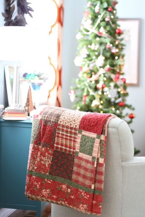 The Quilts of Christmas Past - Diary of a Quilter - a quilt blog Tree Quilt Block, Diary Of A Quilter, History Of Quilting, Christmas Quilt Blocks, Amy Smart, Patchwork Inspiration, Quilt Display, Christmas Quilt Patterns, Tree Quilt