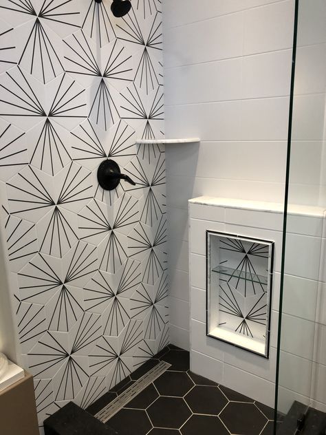 Geometric Shower Tile, Black White Shower Tile, Black And White Shower Ideas, Black And White Shower Tile Ideas, Geometric Tiles Bathroom, White Shower Tile, Coastal Cabin, Teen Bathrooms, Tile Showers