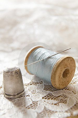 Vintage Cotton Reel With Needle And Silver Thimble Spools Of Thread, Vintage Sewing Notions, Wooden Spools, Sewing Baskets, Thread Spools, Sewing Items, Custom Quilts, Sewing Notions, Sewing Supplies