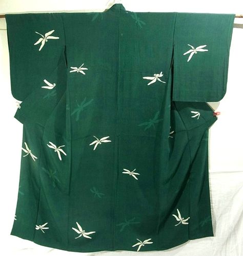 Green kimono with dragonflies Dark Green Kimono Traditional, Japanese Outfit Ideas, Pony Ocs, Kimono Traditional, Traditional Accessories, Japanese Traditional Clothing, Green Kimono, Japanese Costume, Beautiful Kimono