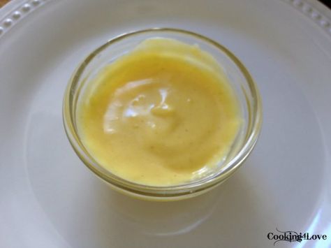 Hollandaise Sauce Recipe Easy, Microwave Hollandaise Sauce, Vegan Hollandaise Sauce, Easy Hollandaise, Easy Hollandaise Sauce, Recipe For Hollandaise Sauce, Sweet Potato Waffles, Breakfast Easy, Sauce Hollandaise