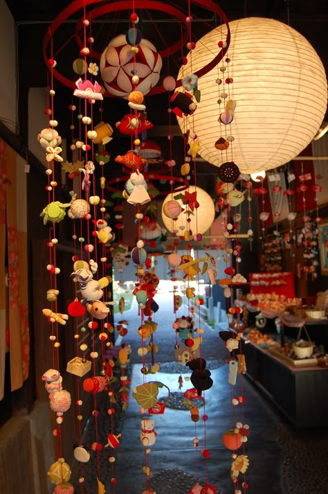 Hina Matsuri, Saitama Prefecture, Japanese Lanterns, Girls Day, Aomori, Japanese Craft, Deco Luminaire, Japan Culture, Japan Aesthetic