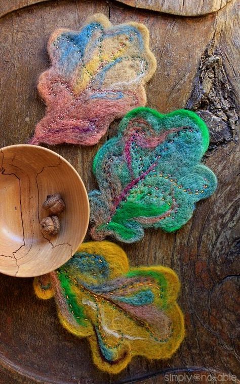 Embroidery Leaves Tutorials, Leaves Tutorial, Embroidery Leaves, Tovad Ull, Needle Felting Tutorial, Embroidery Leaf, Needle Felting Diy, Felted Wool Crafts, Felt Coasters