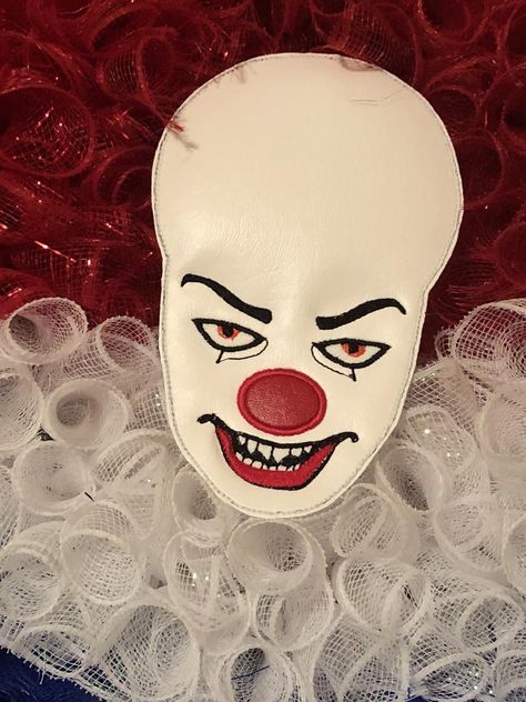 Pennywise Christmas, Pennywise Nail Art, Clown Diy, It Clown, Halloween Circus, Easy Diy Halloween Decorations, Diy Halloween Projects, 2022 Christmas, Halloween 2022