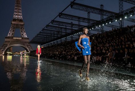 Models walked on water for the Saint Laurent show- HarpersBAZAARUK Eiffel Tower Fashion, Fashion Show Design, Eiffel Tower Lights, Water Fashion, Fashion Show Themes, English Projects, Tower Light, King Fashion, Walk On Water