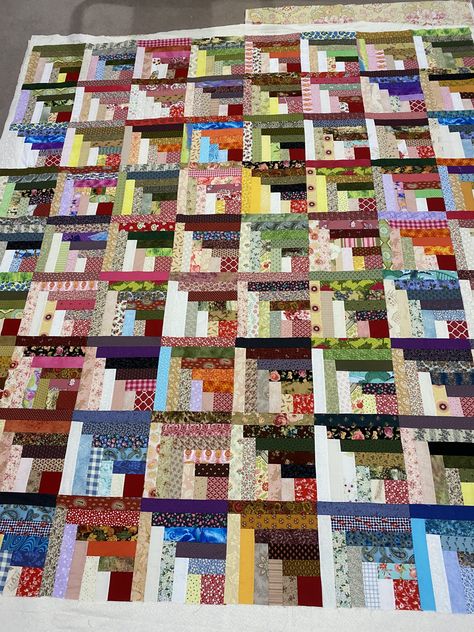 Scrappy Strip Quilts Ideas, Scrap Strip Quilt Patterns, Log Cabin Patchwork Quilt, Quilt From Scraps, Scrappy Log Cabin Quilts Ideas, Half Log Cabin Quilt Pattern Layout, Half Log Cabin Quilt, Log Cabin Quilt Designs, Half Log Cabin Quilt Blocks