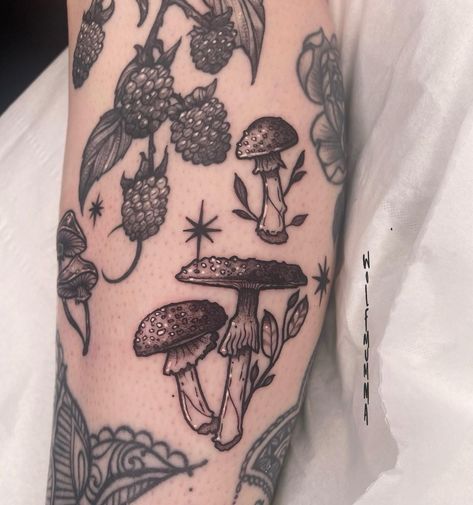 Fresh mushrooms next to healed blackberries ✨✨✨ Mushroom Tattoo, Mushroom Tattoos, Botanical Tattoo, Aesthetic Tattoo, Baby Tattoos, Time Tattoos, Nature Tattoos, Blackwork Tattoo, Unique Tattoos